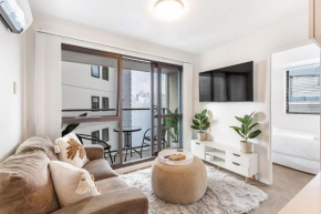 Central 3BR w Balcony Full Kitchen & Amenities
